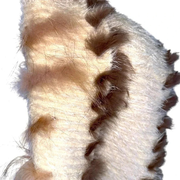 Unique Sweater by Paris Paris. Trimmed with feathers and Size XL statement piece - Picture 4 of 12